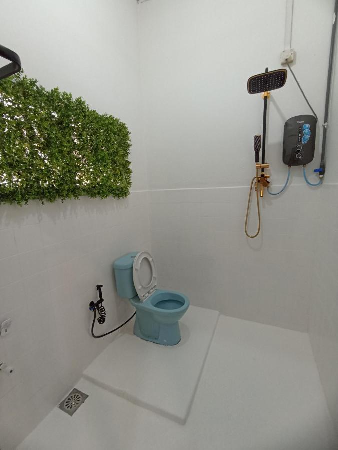 Basrie Villa "Mslim Only" - Mini Cinema , Private Pool , Wi-Fi , Netflix Muar Dış mekan fotoğraf