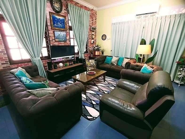 Basrie Villa "Mslim Only" - Mini Cinema , Private Pool , Wi-Fi , Netflix Muar Dış mekan fotoğraf