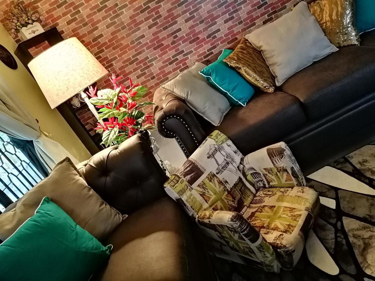 Basrie Villa "Mslim Only" - Mini Cinema , Private Pool , Wi-Fi , Netflix Muar Dış mekan fotoğraf
