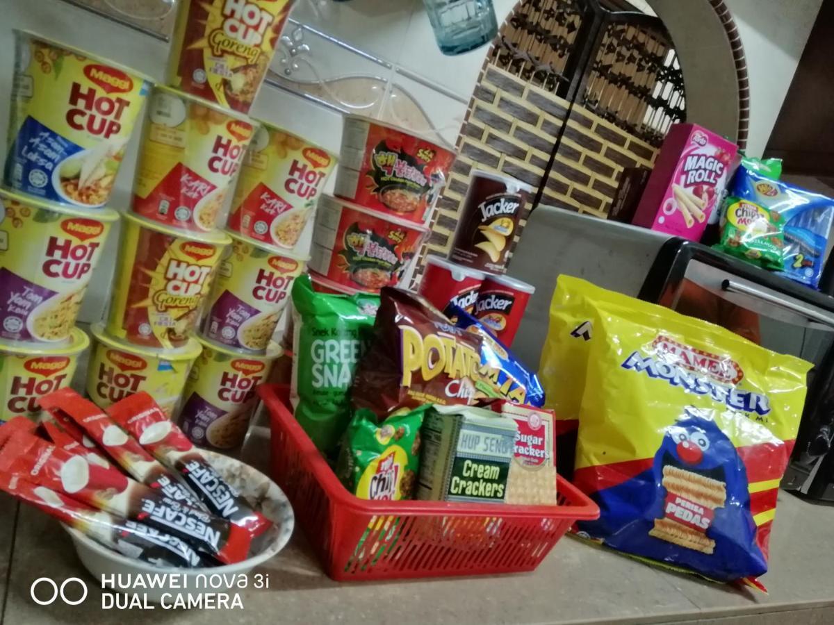 Basrie Villa "Mslim Only" - Mini Cinema , Private Pool , Wi-Fi , Netflix Muar Dış mekan fotoğraf
